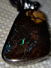 boulder opal anhänger gebohrt