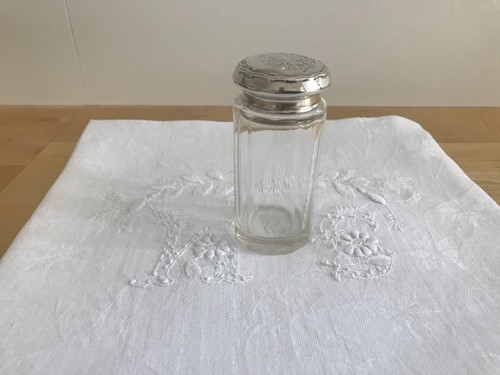 Antikes glasgefäß mit - antikes,