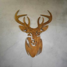 Geschnitzter Holzhirsch