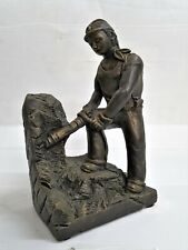 Kleine Skulptur -  signiert - Bergmann mit Abbauhammer vor Ort 