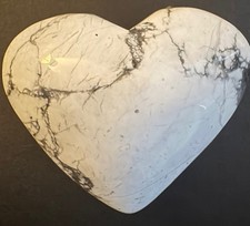 Schönes geschnitztes Magnesit Stein Herz 6 cm - Heilstein