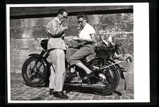 Motorrad NSU Konsul, Paar macht Rast am Straßenrand, Ansichtskarte 