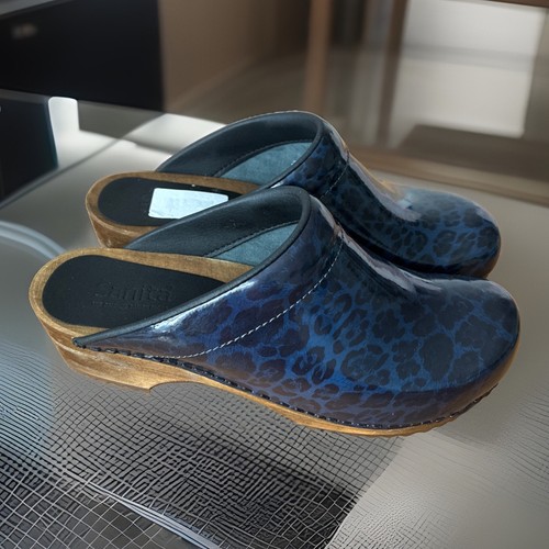 Sanita wood open clogs - =,