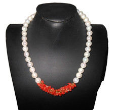 Elegante Halskette mit großen