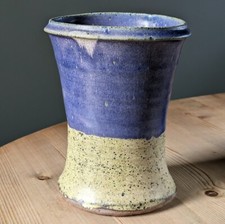 Große schwere Studio Kunst Keramik ovale Vase blau beige gesprenkelte Glasur Vintage