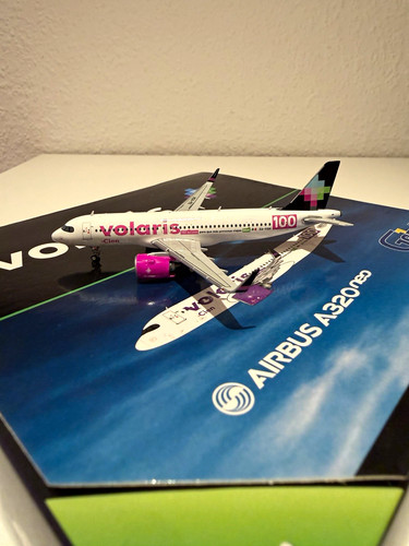 Geminijets 400 volaris - 1:400,