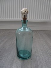 alte Glasflasche blau mit versilbertem Zap Korken Deko Arznei