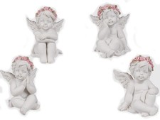 Engel sitzend mit rosafarbenen