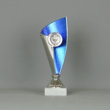Pokal / 20 cm / blau silber / mit Gravur + Emblem / kompl. MONTIERT