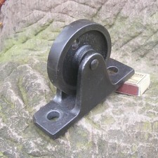 alte Torrolle Torlaufrolle D-Rolle=79mm Gusseisen L=194mm Schiebetürrolle