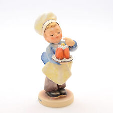 M.I. Hummel Der kleine Konditor, 128, ca. 12 cm, Torte, Junge, Porzellanfigur
