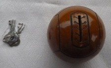 Spardose Form FUßBALL Lederfußball Holz und Metall Schlüssel Sparbüchse