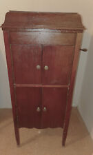 Altes Grammophon, Schelllack, Musikschrank aus der guten alten Zeit