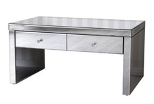 Nachttisch verspiegelt