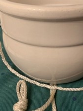 Blumenübertopf- Ampel Weiß mit Kordeln z. Aufhängen Zierrand glatt