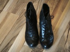 Schwarzer Ankle-Boot mit