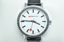 Armbanduhr,Mondaine, Bahnhofsuhr,SBB CFF FFS, schwarzes Lederband, die Uhr läuft