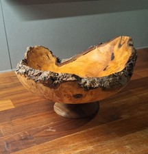 Gedrechselte Schale mit Sockel