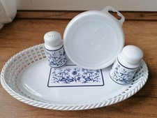 Eldiro Frühstücksset  Körbchen,Butterdose,Salz/Pfeffer Streuer aus Kunststoff