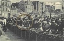 Danzig (Gdańsk) Händlerinnen auf dem Fischmarkt