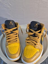 Nike Air Jordans 1 Mid