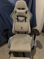 Dowinx Ergonomischer Gaming-Stuhl mit Massagesitz und Fußstütze