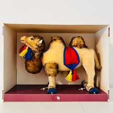 STEIFF KAMEL AUF RÄDERN 1930 | 420061 | KF | Jahr 1995 | 35 cm | GESCHENKIDEE