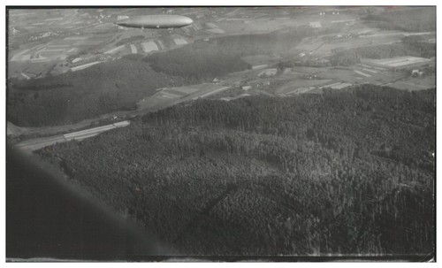3762 127 zeppelin foto - 127,