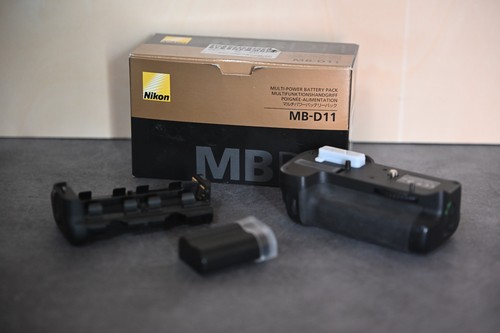 Nikon d11 mit - mb-d11, batteriefach