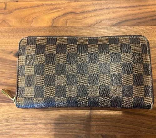 Louis vuitton damier - louis, ebene
