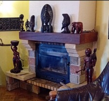 Kaminofen mit Natursteinverkleidung und Holzrahmen – gebraucht, top Zustand