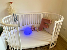 Stokke sleepi V3 inklusive Matratze und Bettbezug, in sehr guter Qualität