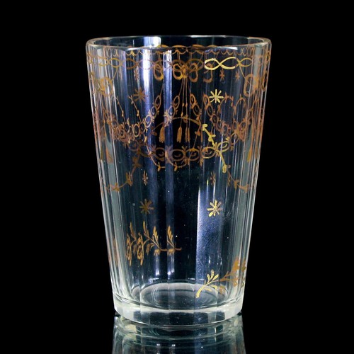 Vielfach facettierter becher - vielfach,