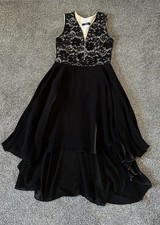 Schwarzes Spitzenkleid von Colloseum – Größe S, elegant & zeitlos. 