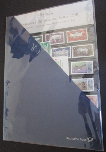 Briefmarken auf steckkarte - briefmarken,