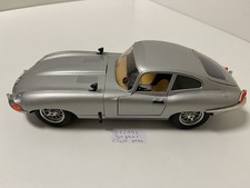 Sehr guter Zustand. Jaguar E-Type Coupe Grau in 1:18 von Bburago. Made in Italy
