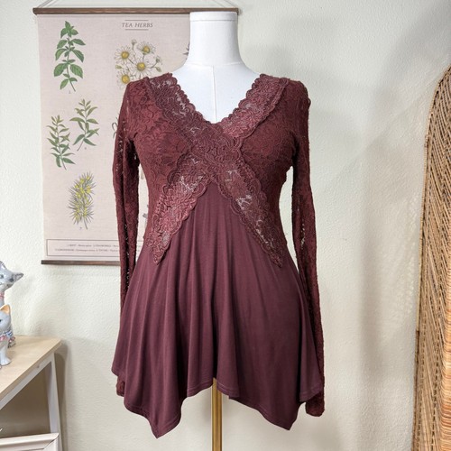 Asymmetric hem sheer - asymmetric, lace