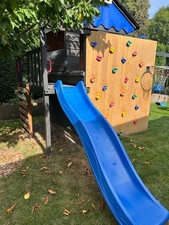 Klettergerüst mit kletterwand,rutsche,und schaukel. Modell von Wicke,Farbe Blau.