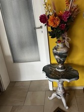 Kleiner Porzellan, Tisch, Mit Vase
