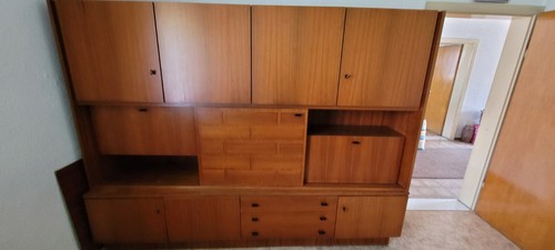 Wohnzimmerschrank mit großen