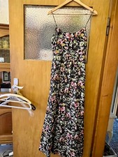 Elegantes Seidenkleid, 36, Hallhuber, schwarz mit Blumen, Spaghettiträger