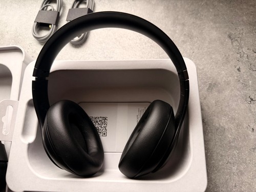 Beats dre studio - by,