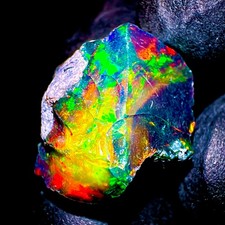 Ethiopian Black Dry Opal Feuer