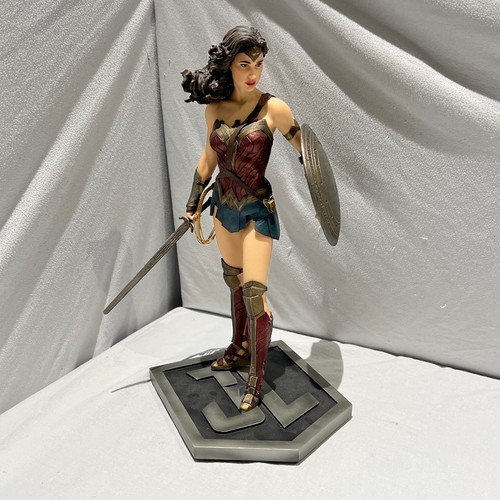 Wonder woman statue - wonder,