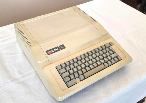 Apple iie computer - apple,