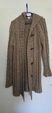 Lange Strickjacke mit Kapuze