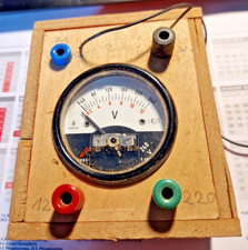 Voltmeter analog / alt / markenlos / 12V / 220V