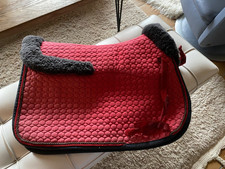 Mattes VS Schabracke Lammfell rot