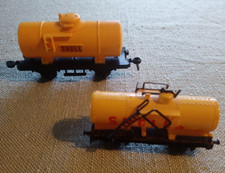 2x Modelleisenbahn Kesselwagen
