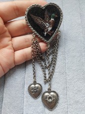 Trachten-Brosche OWA mit Ente, Ketten und Herzanhängern – Vintage-Stil🦆💫